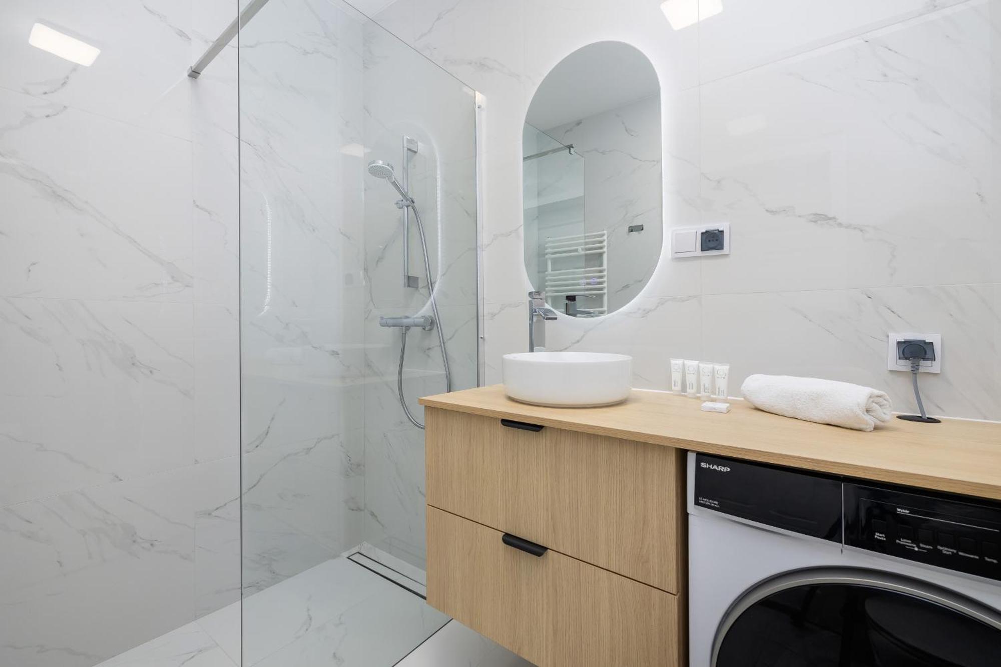 Krowoderska Apartment With Balcony Near City Center By Rent Like Home Krakow Bagian luar foto