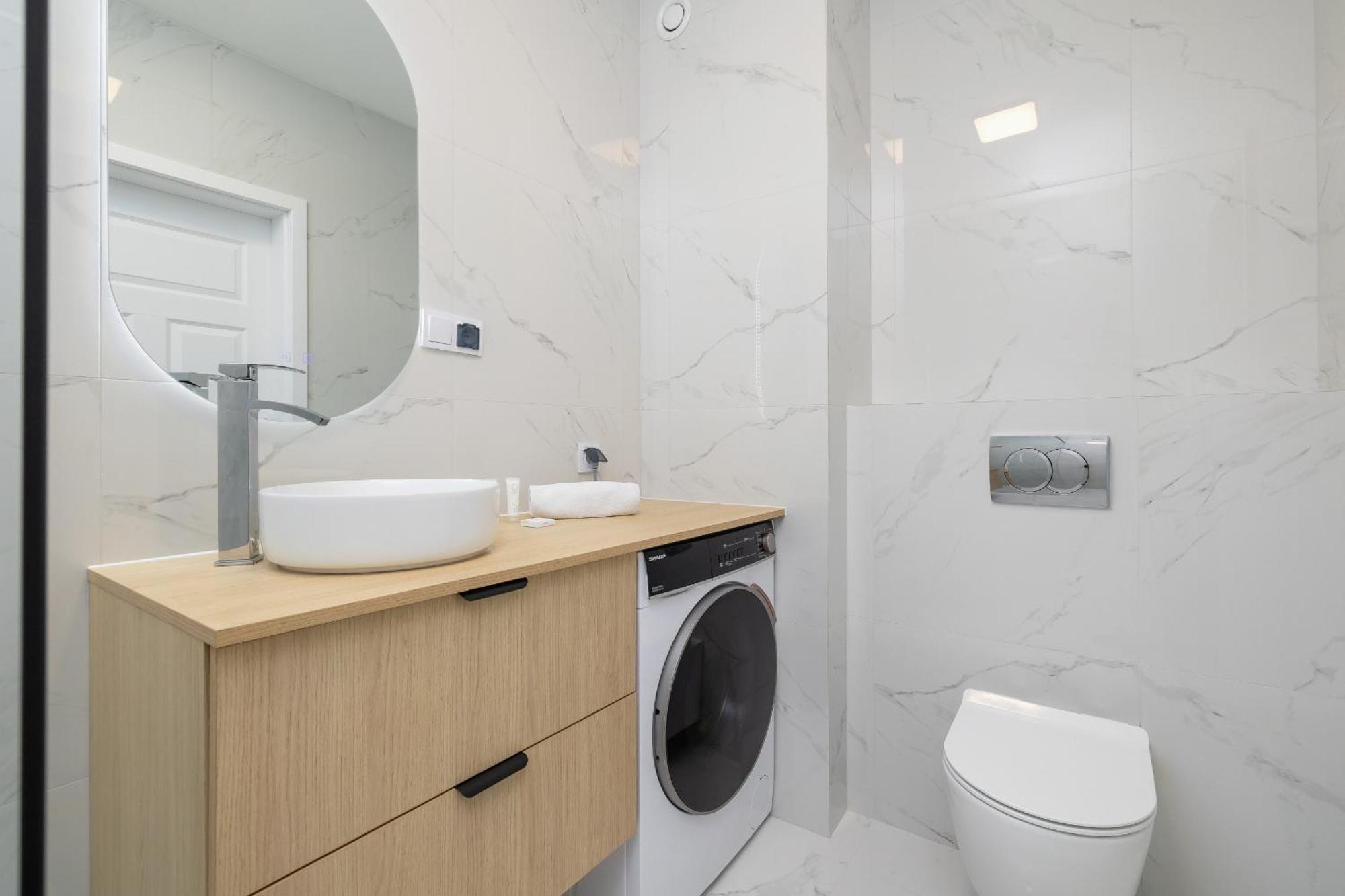 Krowoderska Apartment With Balcony Near City Center By Rent Like Home Krakow Bagian luar foto